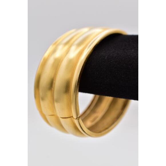Ann Taylor Vintage Brushed Gold Bangle Bracelet Wide Ridged Chunky Signed BinBR - Picture 3 of 12